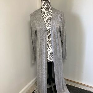 Discreet, size M, no fabric content tag, light grey heather.